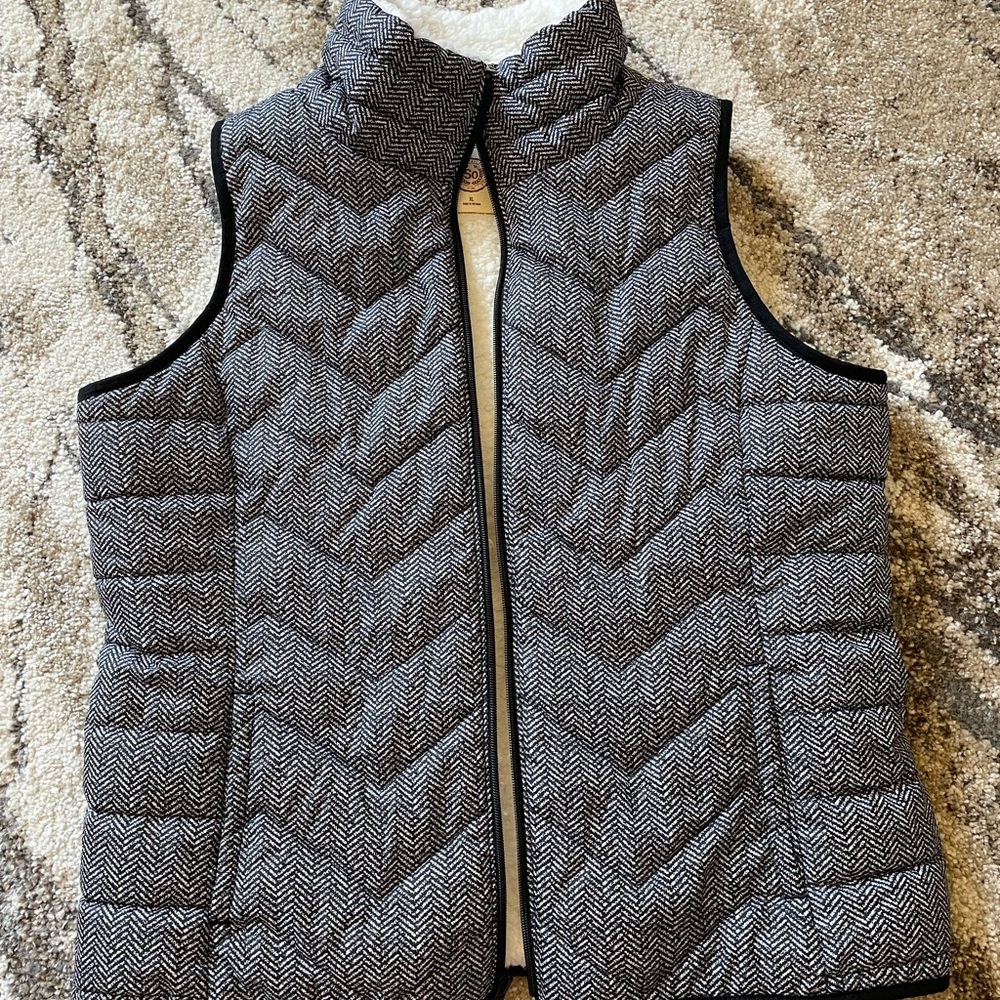 SO Puffer Vest Black and White Chevron with Pockets